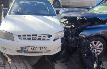 Elazığ'da 3 Araç Zincirleme Kazaya Karıştı: 1 Yaralı