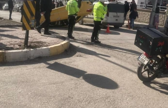 Elazığ'da Beton Mikseri ile Çarpışan Ticari Taksi Ters Döndü: 1 Yaralı