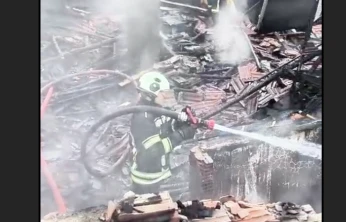 Elazığ'da Çatı Katı Yangını: Alevler Kısa Sürede Kontrol Altına Alındı