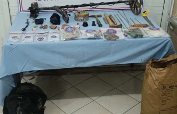 Elazığ'da Kaçak Kazıya Jandarma Baskını: 3 Şüpheli Yakalandı