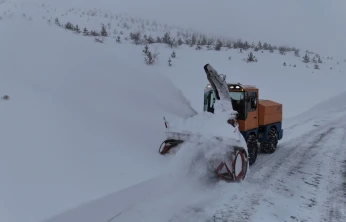 Elazığ'da Karla Mücadele: 298 Köy Yolu Açıldı, 25'inde Çalışma Sürüyor