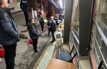 Elazığ'da Örnek Davranış: Esnaf Bulduğu Parayı Polis Ekiplerine Teslim Etti