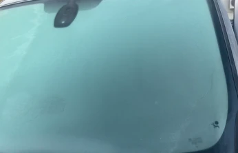 Elazığ'da Soğuk Hava Etkili Oldu: Sürücüler Buzla Mücadele Etti