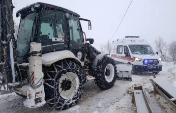 Elazığ'da Yolda Kalan Ambulans Kurtarıldı