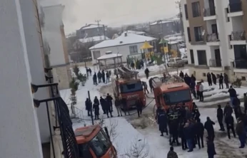 Elazığ Yurtbaşı'nda Apartman Yangını: Dumandan Etkilenen 11 Kişi Hastaneye Kaldırıldı