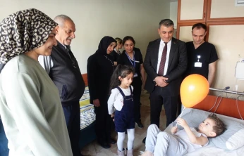 Fırat Üniversitesi Hastanesi'nden Minik Hastalara Karne Sürprizi