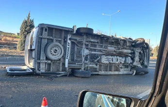 Güneyçevre Yolu Terminal Kavşağı'nda Kaza: Minibüs Devrildi, Yaralılar Var