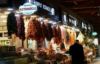 Kapalı Çarşı'da Harput Musikisi Yankılanıyor: Esnaf ve Ziyaretçilerden Yoğun İlgi