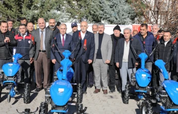Kovancılar'da 70 Üreticiye Daha Çapa Makinesi Desteği