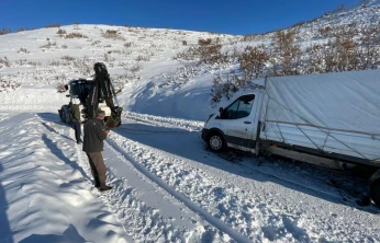 Kovancılar'da şarampole düşen hayvan taşıma aracı ekipleri alarma geçirdi