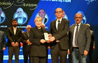 Prof. Dr. Yasemin Açık'a İnönü Üniversitesi'nden Onur Plaketi