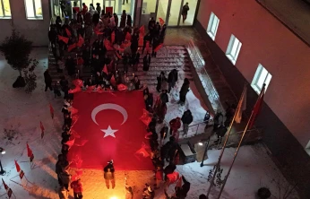 Şehit Fethi Sekin Yurdu'ndan Bayrağa Sahip Çıkan Tek Yürek Duruş