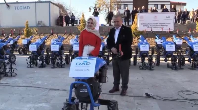 DAP Destekli Proje Kapsamında Baskil'de 100 Üreticiye Çapa Makinesi Dağıtıldı