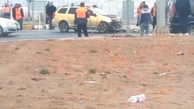 Elazığ 112 Kavşağında Trafik Kazası: Ticari Taksi Kamyona Çarptı