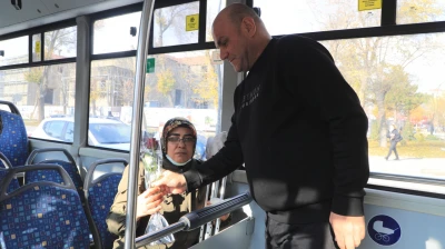 Elazığ Belediyesi Otobüs Şoförlerinden 3 Aralık Dünya Engelliler Günü'nde Anlamlı Jest