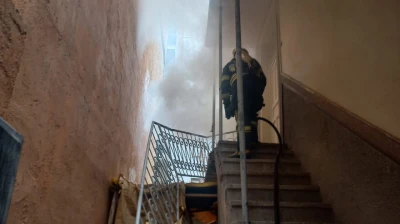 Elazığ'da Metruk Binada Çıkan Yangın Kısa Sürede Söndürüldü