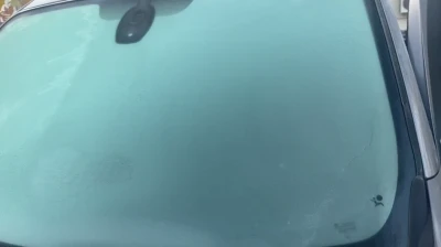 Elazığ'da Soğuk Hava Etkili Oldu: Sürücüler Buzla Mücadele Etti