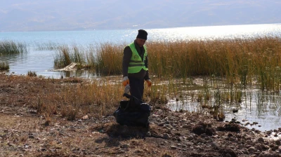 Hazar Gölü Çevresinde 10 Top Çöp Toplandı !