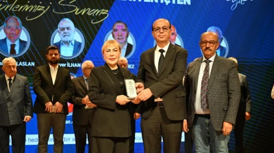 Prof. Dr. Yasemin Açık'a İnönü Üniversitesi'nden Onur Plaketi