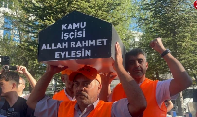 Elazığ'da Kamu İşçileri AK Parti İl Binası Önünde Eylem Yaptı
