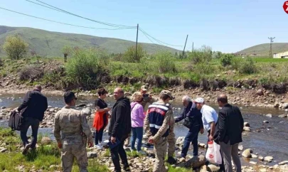 Elazığ Karakoçan'daki Ohi Deresi'nde Balık Ölümleri: Sudaki Kirlilik Şüphesi Üzerine Numune Alındı