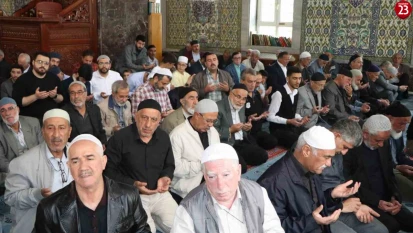 Elazığ'da Kur'an Ziyafeti Gönülleri Mest Etti: Dünya Birincileri Camide Buluştu