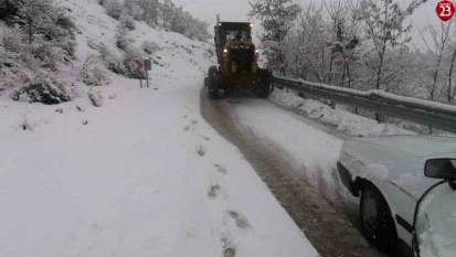 Elazığ Sivrice'de Kar Yağışı Nedeniyle Mahsur Kalan Sürücü Kurtarıldı