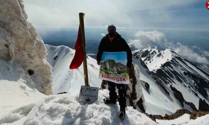 Elazığlı Sporcu Tarık Trap, 3.917 Metrelik Erciyes Zirvesine Tırmandı