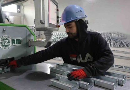 Elazığ'da Deprem Sonrası Kurulan Çelik Konstrüksiyon Fabrikası 20 Kişiye İstihdam Sağlıyor