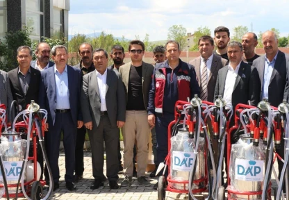 Elazığ'da üreticilere süt sağım makinası desteği