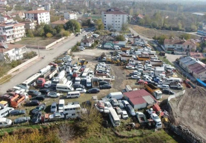 Elazığ'daki araç mezarlığında 500 milyonluk servet çürüyor