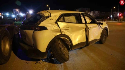 Elazığ'da tır ile otomobil çarpıştı: 4 yaralı