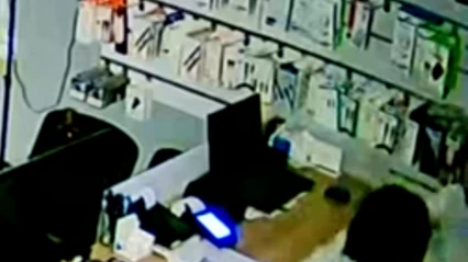 Elazığ'da Türk Telekom Bayisine Gece Yarısı Hırsız Girdi: 6 Dakikada Soygun