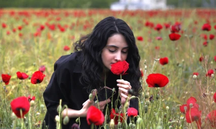 Elazığ'da Doğaseverler Kırmızıya Bürünen Gelincik Tarlasını Fotoğrafladı