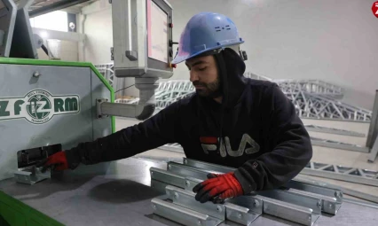 Elazığ'da Deprem Sonrası Kurulan Çelik Konstrüksiyon Fabrikası 20 Kişiye İstihdam Sağlıyor