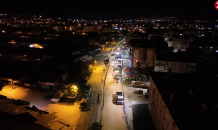 Elazığ Belediyesi'nden Sanayi Sitesi'ne Gece Mesaisi: Gündoğdu Sokak'ta Asfalt Serimi Başladı