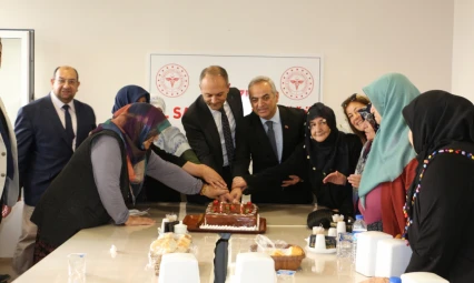 Elazığ'da Dünya Yaşlılar Günü: İl Sağlık Müdürlüğü Yaşlı Vatandaşları Ağırladı