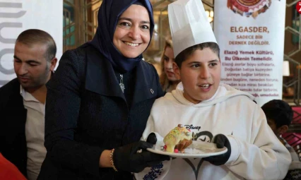 Elazığ'da engelli çocuklar pasta süsledi