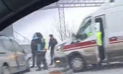 Elazığ'da Feci Kaza: Kamyona Çarpan Araçta 2 Kişi Hayatını Kaybetti