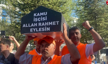 Elazığ'da Kamu İşçileri AK Parti İl Binası Önünde Eylem Yaptı