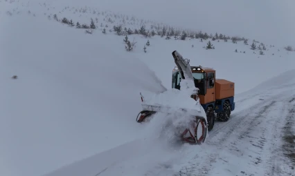 Elazığ'da Karla Mücadele: 298 Köy Yolu Açıldı, 25'inde Çalışma Sürüyor