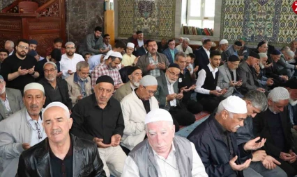Elazığ'da Kur'an Ziyafeti Gönülleri Mest Etti: Dünya Birincileri Camide Buluştu