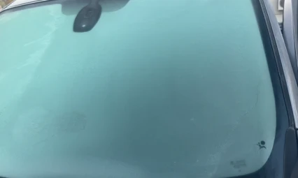 Elazığ'da Soğuk Hava Etkili Oldu: Sürücüler Buzla Mücadele Etti