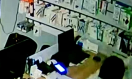 Elazığ'da Türk Telekom Bayisine Gece Yarısı Hırsız Girdi: 6 Dakikada Soygun