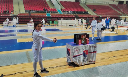 Elazığlı Minik Eskrimci Elif Reyyan Kaya Türkiye Şampiyonu Oldu