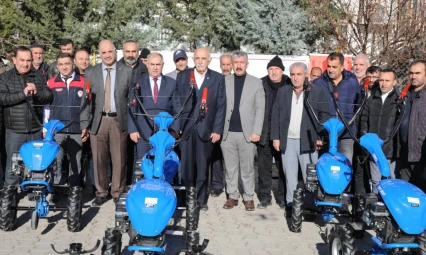Kovancılar'da 70 Üreticiye Daha Çapa Makinesi Desteği