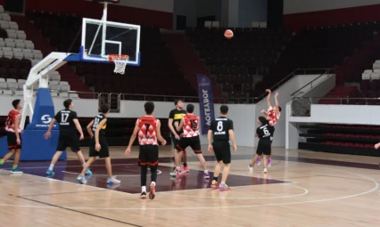 U18 Erkekler Basketbol Şampiyonu Gençlik Merkezi Spor Kulübü Oldu
