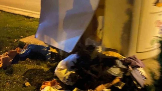 'Giysi kumbarası' talan edildi