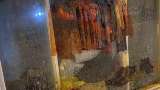 'Giysi kumbarası' talan edildi