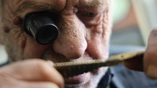'Tik tak' sesleriyle geçen bir ömür: 65 yıldır 'zamanı' ayarlıyor